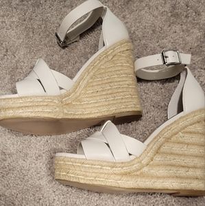Steve Madden White Wedges - Size 6 - Worn ONCE - Like New